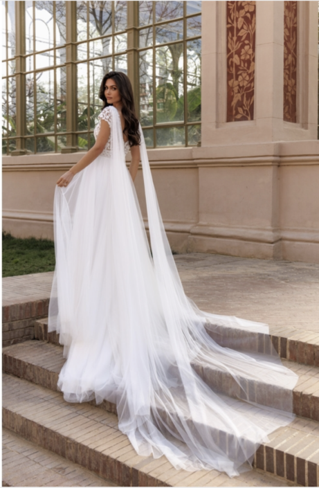 Robe de mariée Capucine. Magnifique robe de mariée confectionnée sur un tulle soft paillette, brodé et orné de légers sequins sur le bustier. Retrouvez cette robe de mariée chez Rêve d'un Jour à Yvetot entre Rouen et Le Havre
