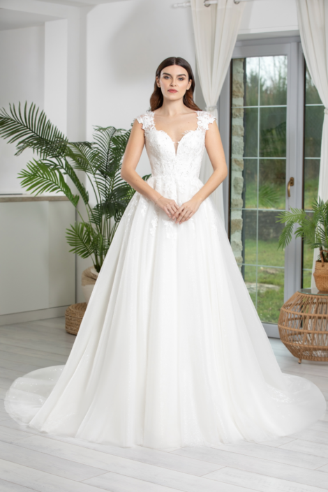 Robe de mariée CLHOÉ . Magnifique robe de mariée confectionnée sur un tulle paillette, brodé et orné de légers strass sur le bustier. Une superbe traine ronde. Retrouvez cette robe de mariée chez Rêve d'un Jour à Yvetot entre Rouen et Le Havre