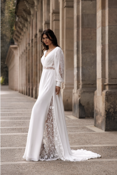 La robe Hortense est une robe de mariée style Bohème Chic avec son bustier dentelle avec des manches en mousseline et dentelle fleurie et une belle fluidité sur la jupe avec sa mousseline. Cette sublime robe de mariée vous attend dans votre boutique "Rêve d'un Jour" à Yvetot (entre Rouen et Le Havre)
