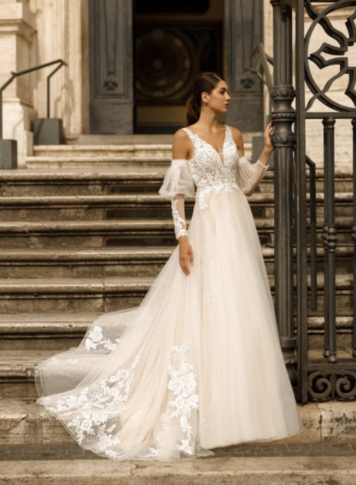 Robe de mariée Stella. Magnifique robe de mariée confectionnée sur un tulle paillette, brodé et orné de légers strass sur le bustier. Une superbe traine ronde. Retrouvez cette robe de mariée chez Rêve d'un Jour à Yvetot entre Rouen et Le Havre