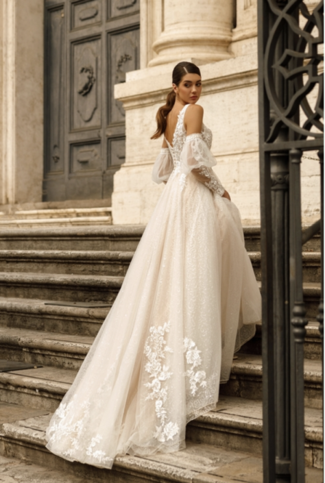 Robe de mariée Stella. Magnifique robe de mariée confectionnée sur un tulle paillette, brodé et orné de légers strass sur le bustier. Une superbe traine ronde. Retrouvez cette robe de mariée chez Rêve d'un Jour à Yvetot entre Rouen et Le Havre